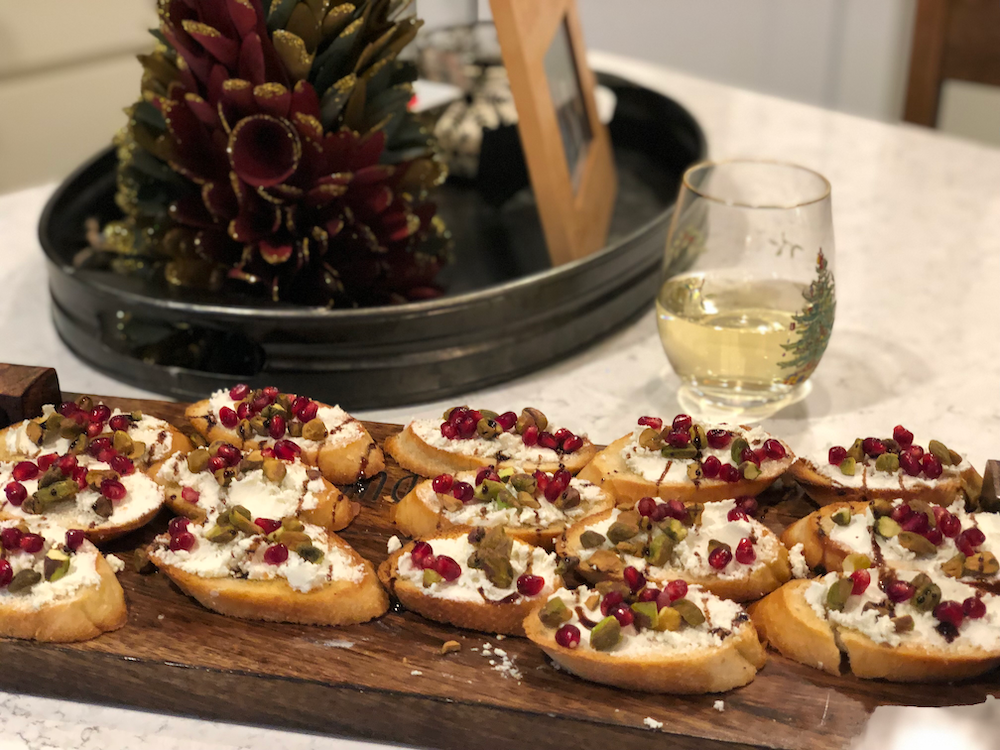 Pomegranate Pistachio Crostini – Fustini's Oils & Vinegars