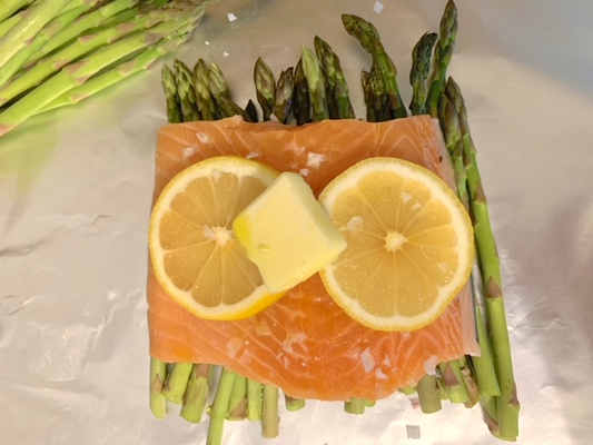 Grilled Salmon and Lemon Asparagus Foil Packet